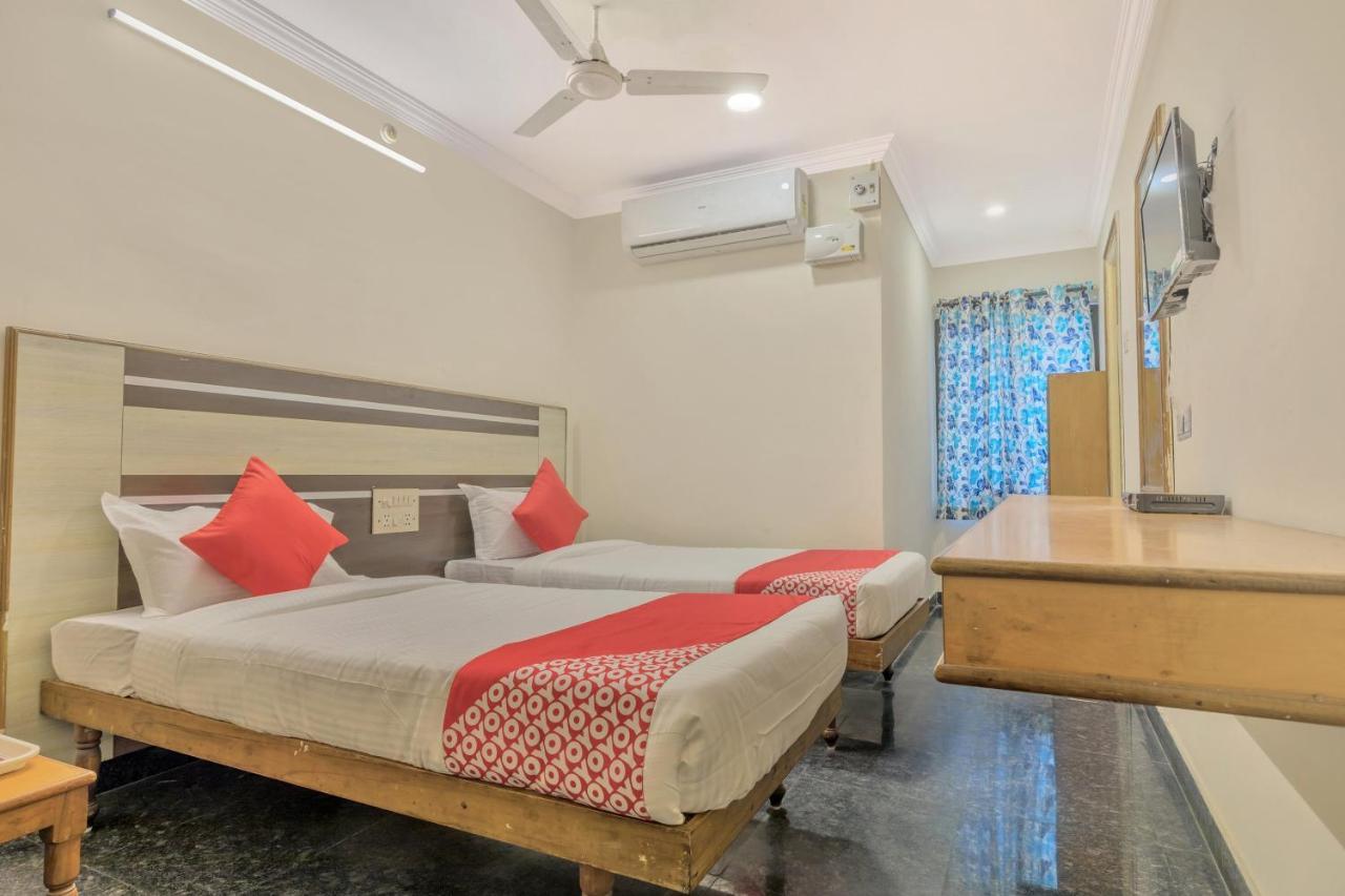 Oyo 11428 Hotel Krishna'S Residency Hyderabad Bagian luar foto